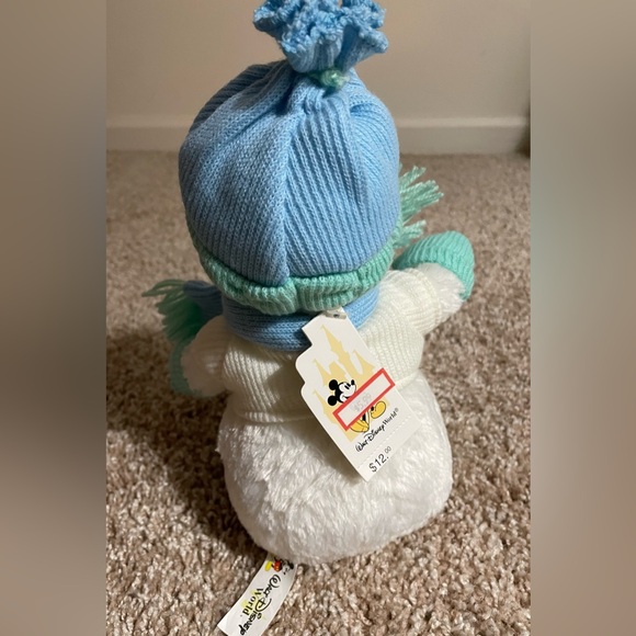 Winter Fun Pooh plush - Picture 3 of 6